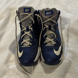Nike Boy's Air Max Stutter Step Basketball Shoe